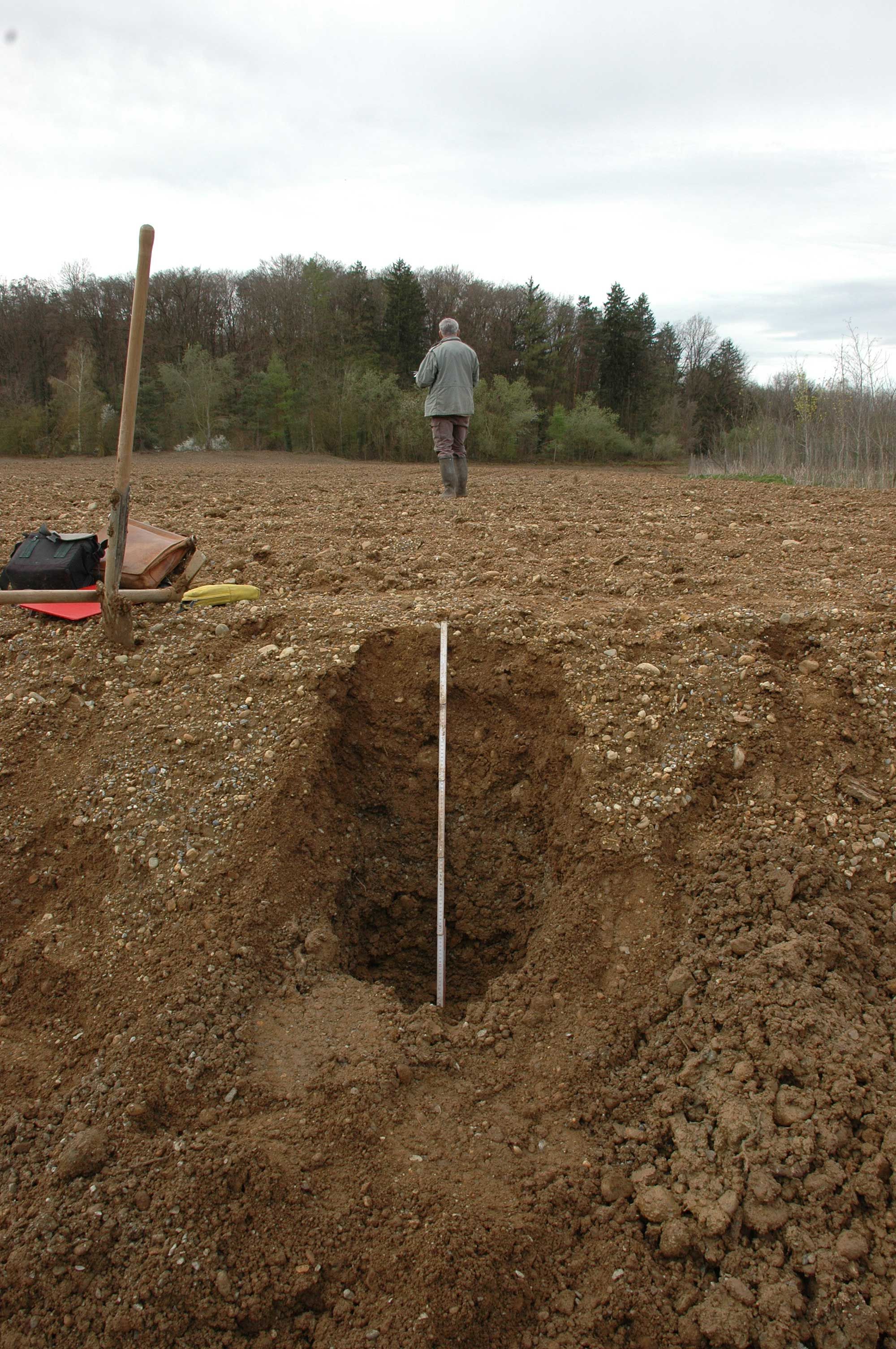 Bodenkundler bei der Arbeit